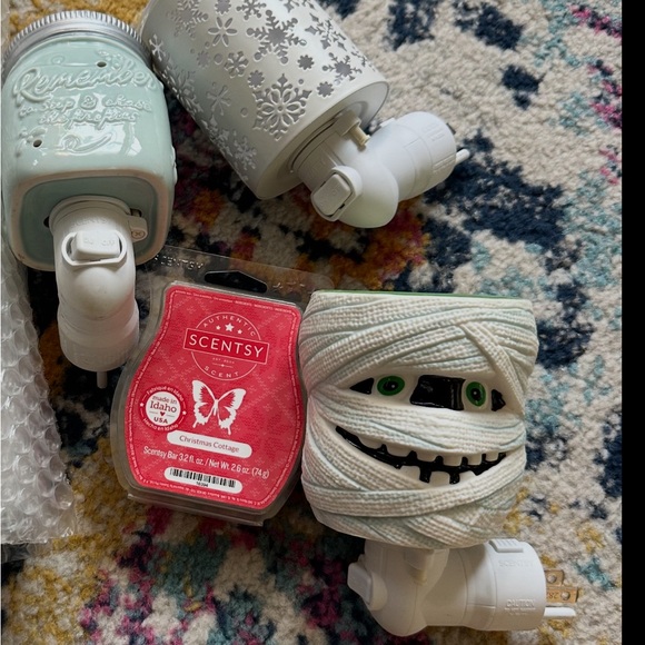 3 plug ins with wax melt - Picture 3 of 3